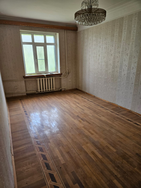 Satılır 4 otaqlı 103 m2 köhnə tikili Əhmədli m.