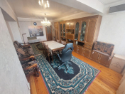 Satılır 3 otaqlı 80 m2 köhnə tikili Yasamal r.