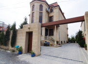 Satılır 11 otaqlı 450 m2 villa Qaraçuxur