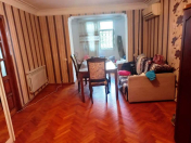 Satılır 3 otaqlı 70 m2 köhnə tikili Elmlər Akademiyası m.