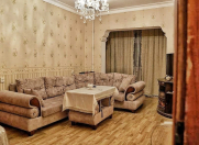 Satılır 7 otaqlı 200 m2 köhnə tikili Ayna Sultanova heykəli