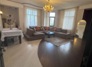 Satılır 3 otaqlı 180 m2 yeni tikili 28 May m.