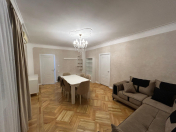 İcarəyə verilir 4 otaqlı 135 m2 köhnə tikili Şah İsmayıl Xətai m.