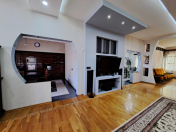 Satılır 5 otaqlı 400 m2 köhnə tikili Axundov bağı