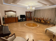 İcarəyə verilir 4 otaqlı 200 m2 yeni tikili 8 Noyabr m.