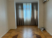 Satılır 3 otaqlı 90 m2 köhnə tikili Memar Əcəmi m.