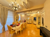 Satılır 3 otaqlı 134 m2 yeni tikili 28 May m.