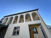 Satılır 7 otaqlı 2.2 m2 bağ evi Novxanı