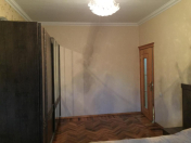 Satılır 4 otaqlı 105 m2 köhnə tikili 8 mkr