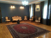 İcarəyə verilir 4 otaqlı 170 m2 köhnə tikili Sahil m.