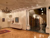 Satılır 8 otaqlı 550 m2 köhnə tikili Sahil m.