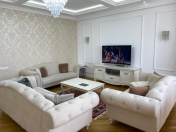 Satılır 4 otaqlı 200 m2 yeni tikili 28 May m.