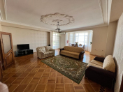 İcarəyə verilir 3 otaqlı 180 m2 yeni tikili Nizami m.