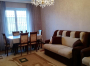 Satılır 4 otaqlı 100 m2 köhnə tikili Xalqlar Dostluğu m.