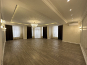 Satılır 4 otaqlı 210 m2 yeni tikili 28 May m.