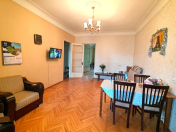 Satılır 3 otaqlı 140 m2 köhnə tikili Gənclik m.