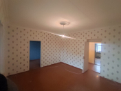 Satılır 4 otaqlı 90 m2 köhnə tikili Azadlıq prospekti m.