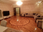 Satılır 5 otaqlı 240 m2 yeni tikili 28 May m.