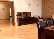 Satılır 4 otaqlı 200 m2 yeni tikili 28 May m.