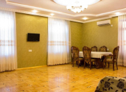 İcarəyə verilir 4 otaqlı 175 m2 köhnə tikili Elmlər Akademiyası m.