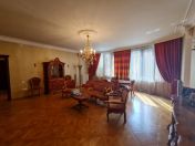 Satılır 4 otaqlı 220 m2 yeni tikili 28 May m.