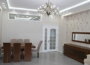 İcarəyə verilir 3 otaqlı 120 m2 yeni tikili Axundov bağı