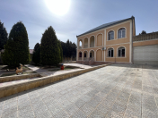 Satılır 6 otaqlı 700 m2 villa Bakıxanov