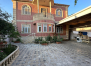 Satılır 5 otaqlı 200 m2 həyət evi Badamdar