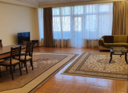 İcarəyə verilir 4 otaqlı 200 m2 köhnə tikili 28 May m.