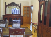 İcarəyə verilir 2 otaqlı 70 m2 köhnə tikili Xalqlar Dostluğu m.