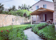 İcarəyə verilir 4 otaqlı 100 m2 həyət evi Oğuz