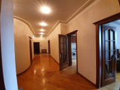 Satılır 4 otaqlı 170 m2 yeni tikili Gənclik m.