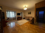 İcarəyə verilir 4 otaqlı 110 m2 köhnə tikili Xəqani ticarət mərkəzi