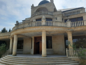 Satılır 14 otaqlı 1300 m2 bağ evi Novxanı