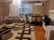 Satılır 2 otaqlı 52 m2 köhnə tikili Elmlər Akademiyası m.