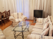 İcarəyə verilir 3 otaqlı 95 m2 köhnə tikili Gənclik m.