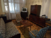 Satılır 2 otaqlı 60 m2 köhnə tikili Memar Əcəmi m.