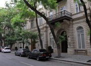 İcarəyə verilir 2 otaqlı 95 m2 köhnə tikili Azərbaycan kinoteatrı