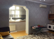 Satılır 4 otaqlı 100 m2 köhnə tikili Xalqlar Dostluğu m.