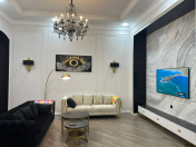 İcarəyə verilir 3 otaqlı 140 m2 köhnə tikili Səbail r.