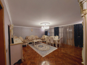 Satılır 5 otaqlı 120 m2 köhnə tikili Ayna Sultanova heykəli