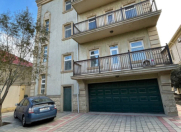 Satılır 10 otaqlı 570 m2 villa Badamdar