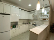 Satılır 3 otaqlı 60 m2 köhnə tikili Nizami m.
