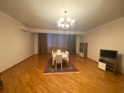 İcarəyə verilir 4 otaqlı 190 m2 yeni tikili Nizami m.