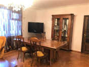 Satılır 4 otaqlı 100 m2 köhnə tikili Tibb Universiteti