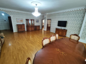 İcarəyə verilir 3 otaqlı 170 m2 yeni tikili 28 May m.