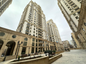 Satılır 4 otaqlı 218 m2 yeni tikili Elmlər Akademiyası m.