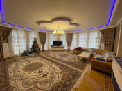 İcarəyə verilir 4 otaqlı 188 m2 yeni tikili Şah İsmayıl Xətai m.