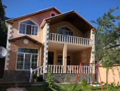 İcarəyə verilir 4 otaqlı 120 m2 həyət evi Qax