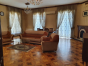 Satılır 4 otaqlı 200 m2 köhnə tikili İnşaatçılar m.